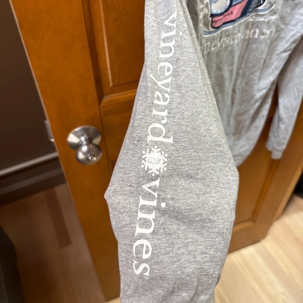 Vineyard Vines Boys Skiing Whale Long Sleeve Tee Size L (16) Light Gray